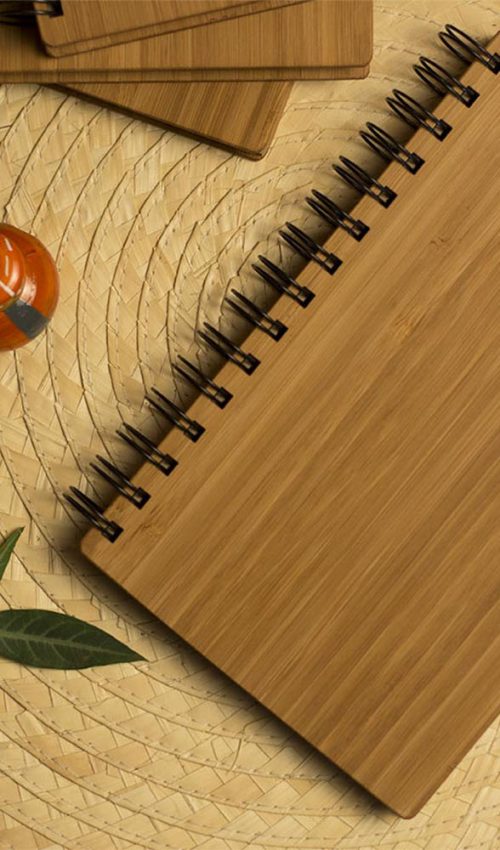 Bamboo-notepad-with-recycled-paper-Lifestyle_01 Bamboo-notepad-with-recycled-paper-Lifestyle_01